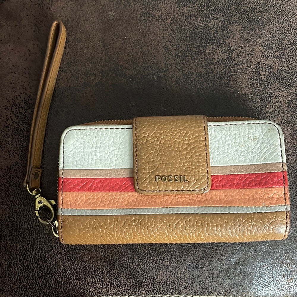 Fossil wristlet wallet